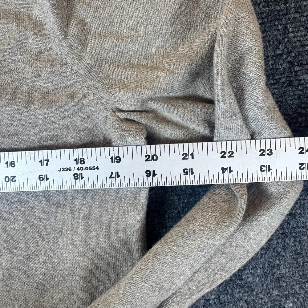 Banana Republic Sweater Mens Medium Heather Gray Knit Cotton Long Sleeve V-Neck